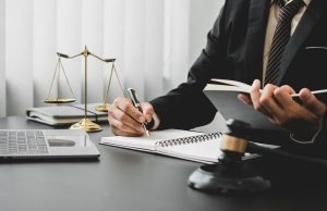 Lawyer and Attorneys: A Complete Guide to Choosing the Right Legal Representation